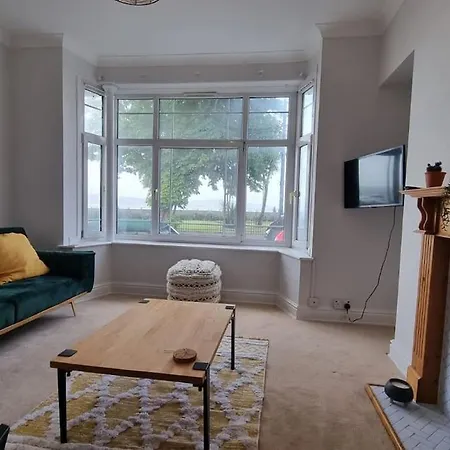 Lovely Seafront Apartment With Garden Swansea Exterior photo