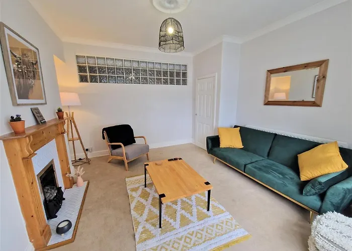 Lovely Seafront Apartment With Garden
