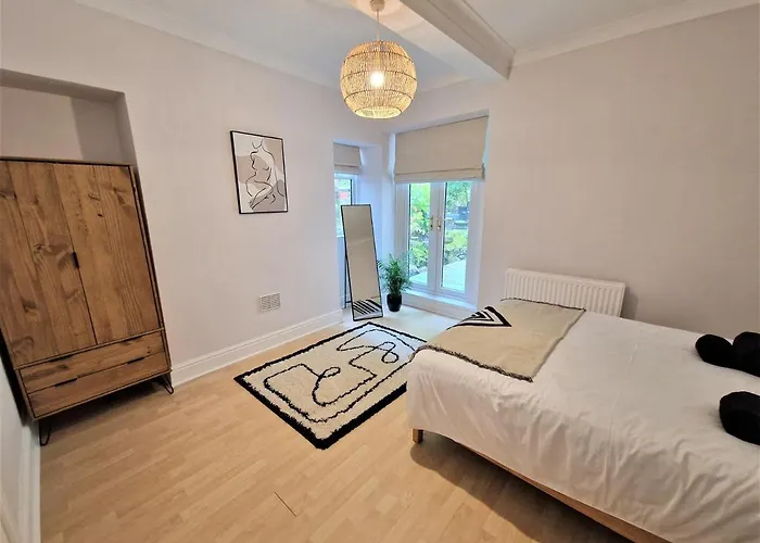 Lovely Seafront Apartment With Garden